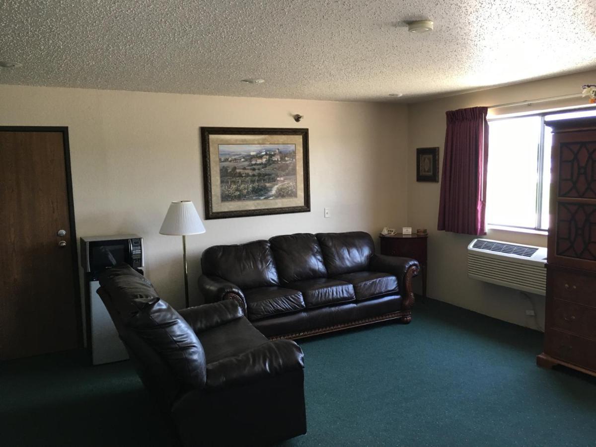 Cassville Four Seasons Inn & Suites Exterior foto