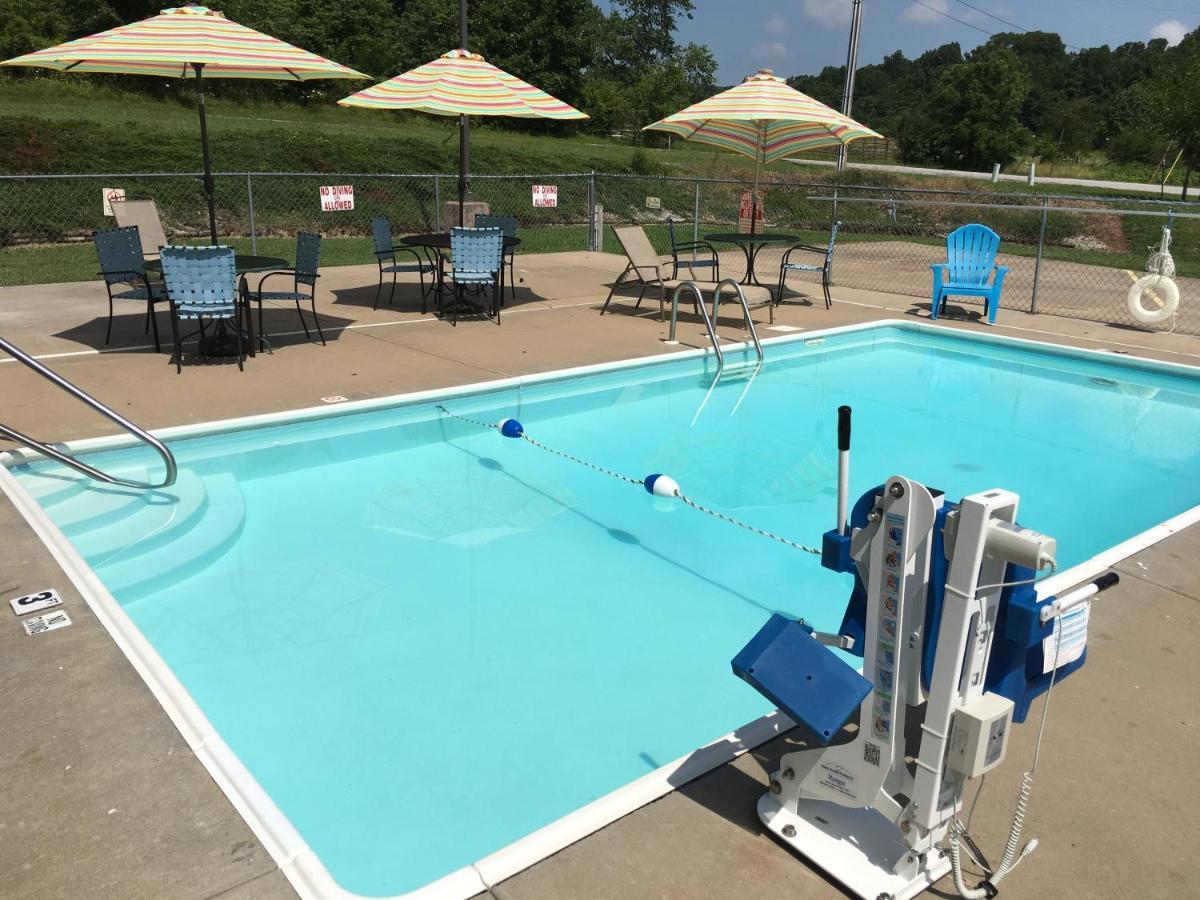 Cassville Four Seasons Inn & Suites Exterior foto