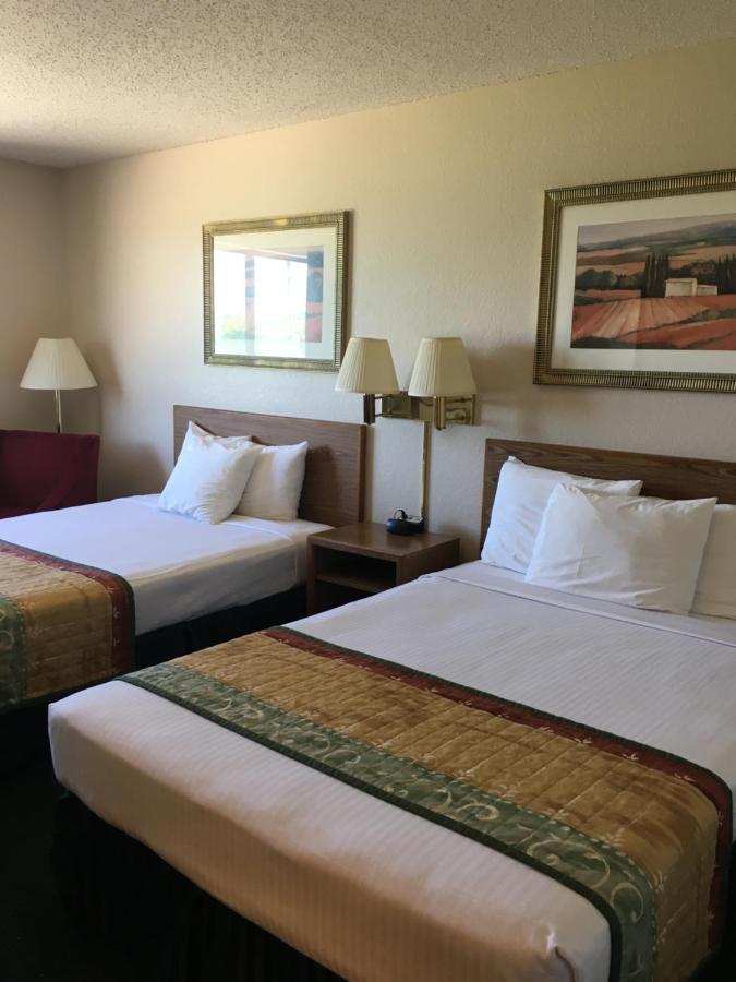 Cassville Four Seasons Inn & Suites Exterior foto