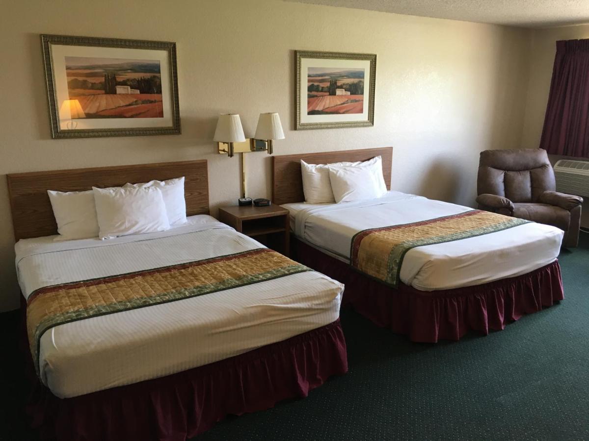 Cassville Four Seasons Inn & Suites Exterior foto